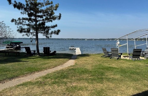 Baxter Cabin | Family-friendly cabin with beautiful sand beach