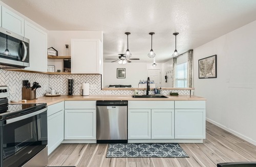 San Antonio House | Family friendly & clean near Downtown, Lackland BMT, Sea World, and Six Flags