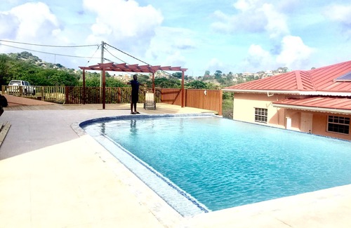 Morne Rouge Apartment | Family friendly, close to SGU> on the SGU bus route