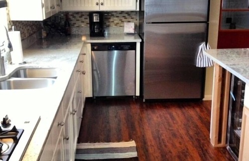 Conway Cottage | FAMILY FRIENDLY COTTAGE SLEEPS 12 ! BEAUTIFULLY UPDATED