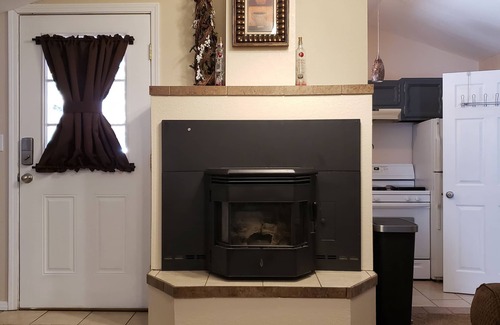 Bear Park Cabin | Family friendly! Cozy, quiet cabin in the Village of Cloudcroft
