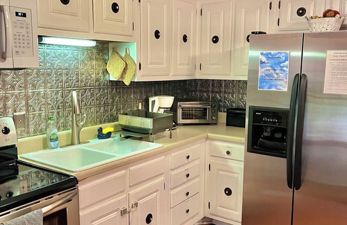 Athens House | Family Friendly Downtown Home - Private Yard, Grill