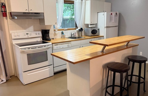 Sylvan Lake Cottage | Family Friendly - Dual Suite Cottage in Sylvan Lake