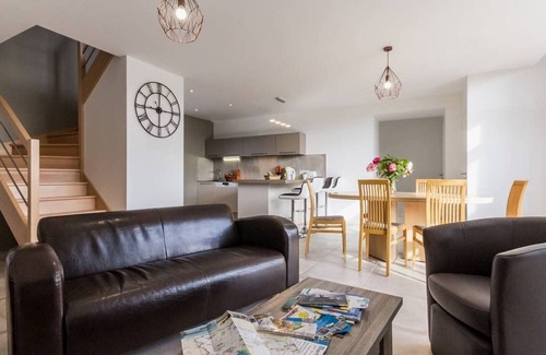 Pornic Cottage | Family-Friendly Farmhouse: 4 km to Beach, 2 km to Shops, Garden, WiFi, Baby Gear