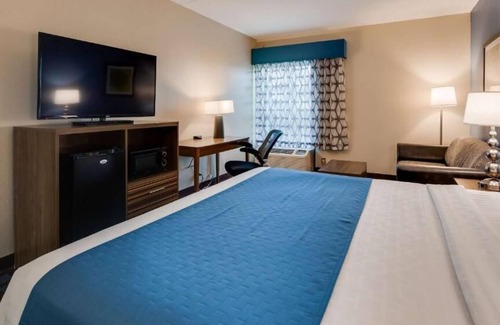 Fishers House | Family-friendly Fishers Stay Offering Spacious Rooms, Pool & Easy Access to I-69