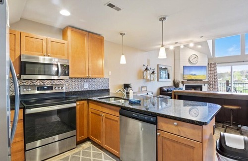 Camdenton Condo | Family-Friendly, Fishing, & Fun w/2 Pools, Views, Boat Slip & Launch