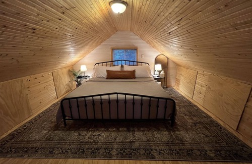 Annapolis Cabin | Family friendly getaway to unplug, and see all of the worlds largest attractions