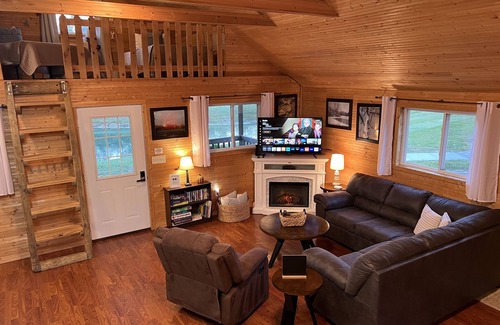 Annapolis Cabin | Family friendly getaway to unplug, and see all of the worlds largest attractions