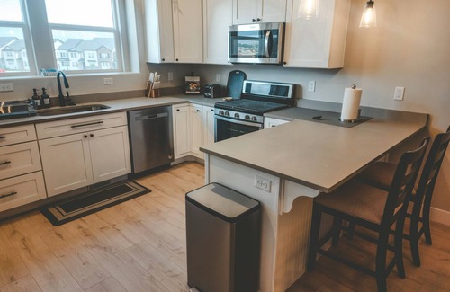 Salt Lake County House | Family-friendly haven in Herriman - next to shopping and entertainment.