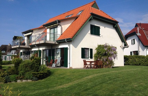Dassow Apartment | Family-friendly holiday home with view to the Baltic Sea, by the beach