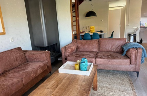 Hemelum House | Family friendly holiday home with its own jetty and hottub.