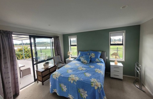 Papamoa Beach House | Family Friendly Holiday House on the Waterways