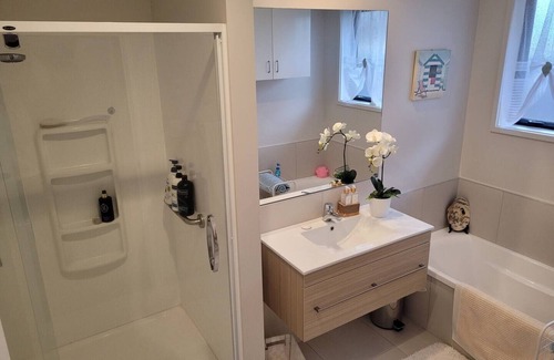 Papamoa Beach House | Family Friendly Holiday House on the Waterways