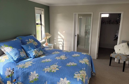Papamoa Beach House | Family Friendly Holiday House on the Waterways