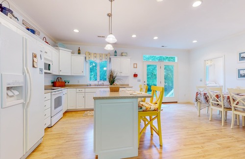 Berlin House | Family-Friendly Home Close to OC w/Furnished Porch, Central A/C, & Free WiFi