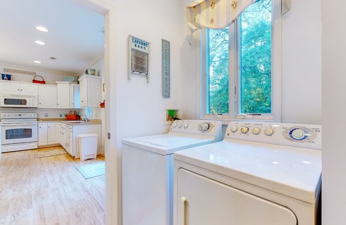 Berlin House | Family-Friendly Home Close to OC w/Furnished Porch, Central A/C, & Free WiFi