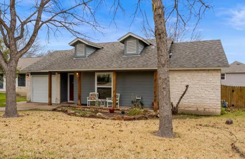 Buckingham Estates House | Family Friendly Home in South Austin