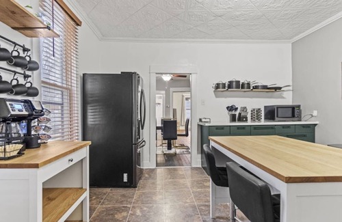 Fort Wayne House | Family Friendly Home for 8