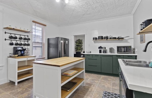 Fort Wayne House | Family Friendly Home for 8