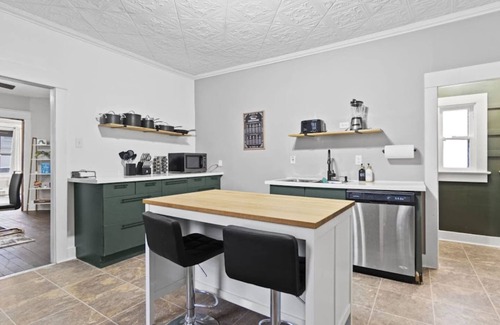Fort Wayne House | Family Friendly Home for 8