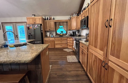 Allport House | Family Friendly Home, 35 mins from Penn State with easy access to I-80 and 322.