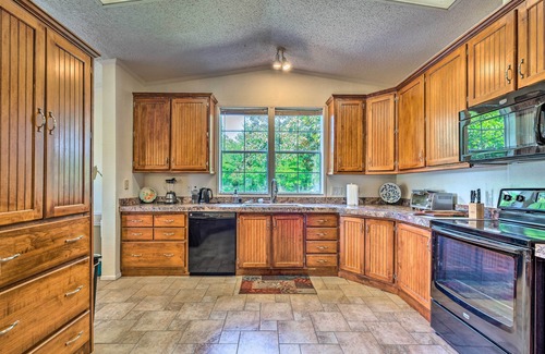 Williston House | Family-Friendly Home w/Deck by Rainbow Springs!