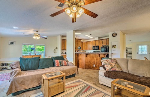 Williston House | Family-Friendly Home w/Deck by Rainbow Springs!