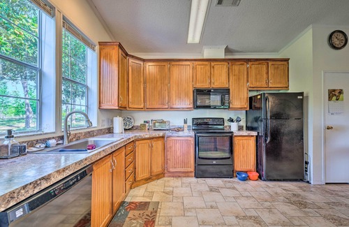 Williston House | Family-Friendly Home w/Deck by Rainbow Springs!