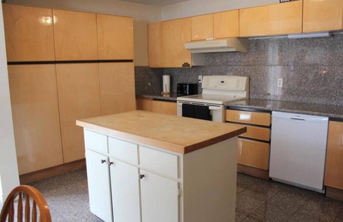 Prince Edward House | Family Friendly in Picton, PEC!