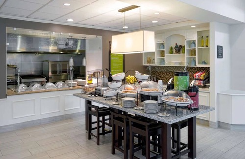 Silver Lane House | Family-Friendly Inn Near Shops at Somerset Square: Free Parking, Pool, 4 Units