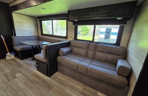 Bull Creek House | Family Friendly Jayco Flight with Creek Access
