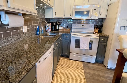 Osage Beach Apartment | Family-Friendly Lakefront Condo with Breathtaking Views