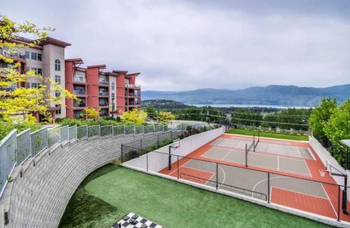 Central Okanagan Apartment | Family-friendly lake view Luxury condo with AC, pool, Hot tub, near winery and shopping center