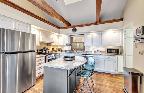 Algoma House | Family friendly lake front cottage just 15 minutes to EVERYTHING!