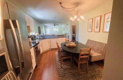 Marshall House | FAMILY FRIENDLY LAKE HOUSE WITH FABULOUS SCREENED PORCH