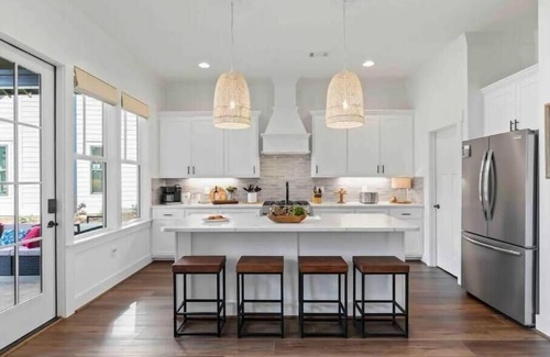 Dadeville House | Family friendly Lakehouse- private dock, kayaks & SUP board. Neighborhood pool!