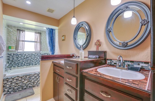 Eisenhower House | Family-Friendly Lehigh Acres Home: Screened Porch!