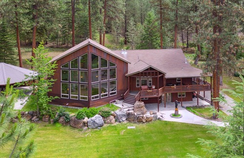 Superior Cabin | Family friendly lodge just west of Missoula
