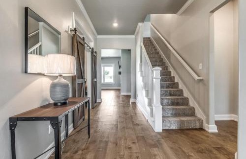 Edmond House | Family-Friendly Luxury- 5BR Home near Woodlands