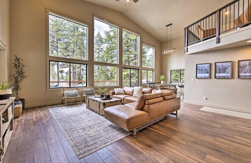McCall House | Family-Friendly McCall Cabin Pool Access and Bikes