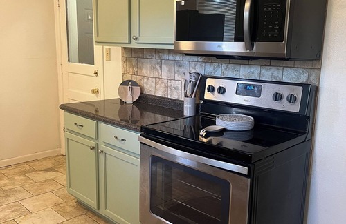 Texarkana House | Family Friendly Mid Century Home in the heart of Texarkana TX