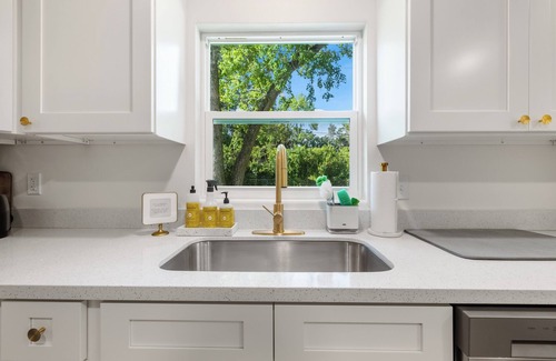 Madison Park House | Family-Friendly Oasis! Newly Remodeled, Near UF!