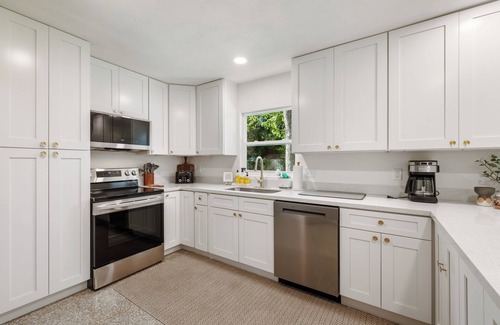 Madison Park House | Family-Friendly Oasis! Newly Remodeled, Near UF!
