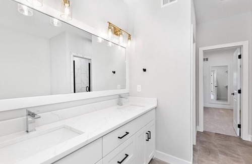 Olathe House | Family-Friendly Oasis near Heritage Park and Golf Course