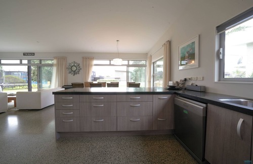Omaha House | Family Friendly on Kewai.