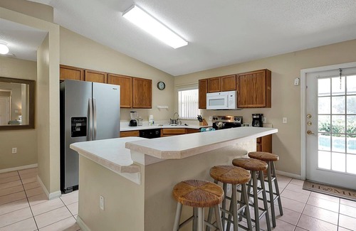 Greater Groves House | FAMILY FRIENDLY POOL HOME, OVERSIZED DECK, NO REAR NEIGHBORS, BBQ GRILL!