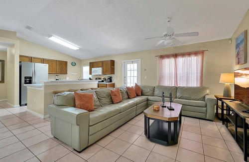 Greater Groves House | FAMILY FRIENDLY POOL HOME, OVERSIZED DECK, NO REAR NEIGHBORS, BBQ GRILL!