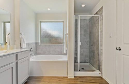 Hutto House | Family Friendly - Private - Spacious - Modern - Pool