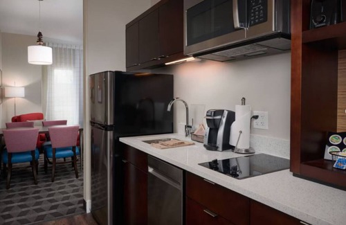 Lake Worth Hotel | Family-Friendly Queen Studio Near Six Flags Over Texas, Local Hotspots