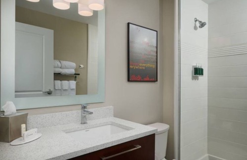 Lake Worth Hotel | Family-Friendly Queen Studio Near Six Flags Over Texas, Local Hotspots